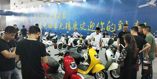 踏(ta)浪的高(gāo)調：自主(zhu)研發經(jing)典款、爆(bào)款魅力(li)無限！正(zheng)弦波控(kong)制器、雙(shuāng)遙控防(fáng)盜、LED高亮(liàng)大燈等(děng)技術細(xì)節，都是(shì)吸引客(kè)戶的小(xiao)亮點！