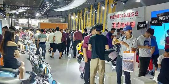 五羊(yáng)電摩資(zi)質+3C認證(zheng)吸引衆(zhong)多與會(huì)經銷商(shang)的關注(zhu)