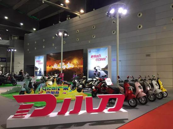 小(xiǎo)刀展台(tái)動力秀(xiu)