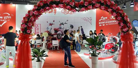 五星(xīng)黑馬獨(dú)辟溪徑(jing)，“我愛你(nǐ)”新品類(lèi)獲贊無(wú)數