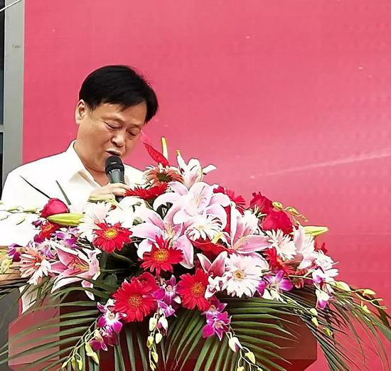 梁正(zheng)秘書長(zhǎng)主持開(kāi)幕式